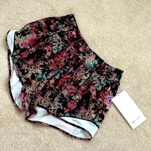 NWT Lulumelon Hotty Hot LR Short + Free Tote